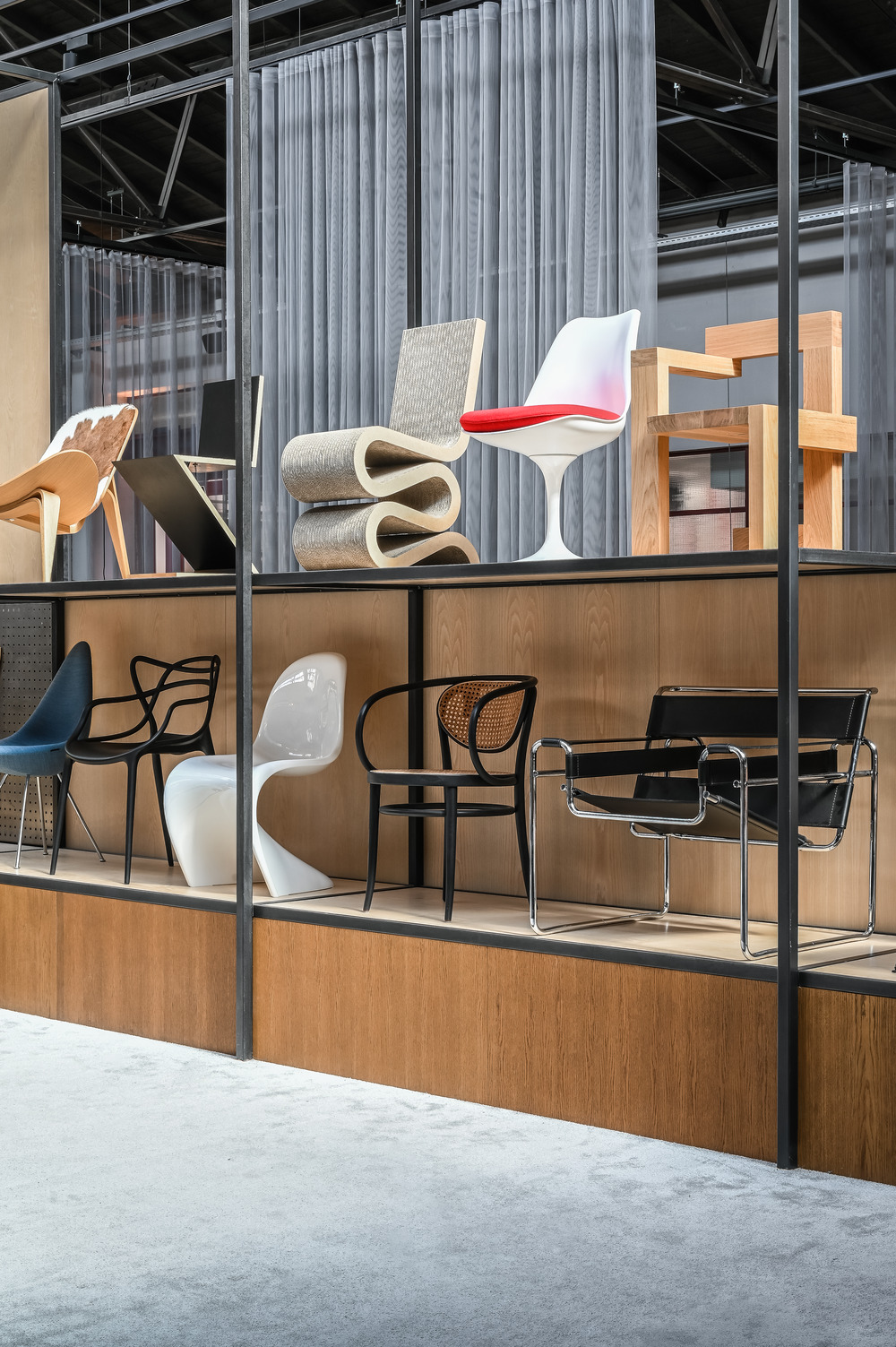 MisterDesign cureert expositie ‘100 Chairs’